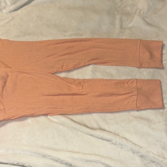 Old Navy Peach Long Sleeve Ribbed Top - Picture 7 of 7